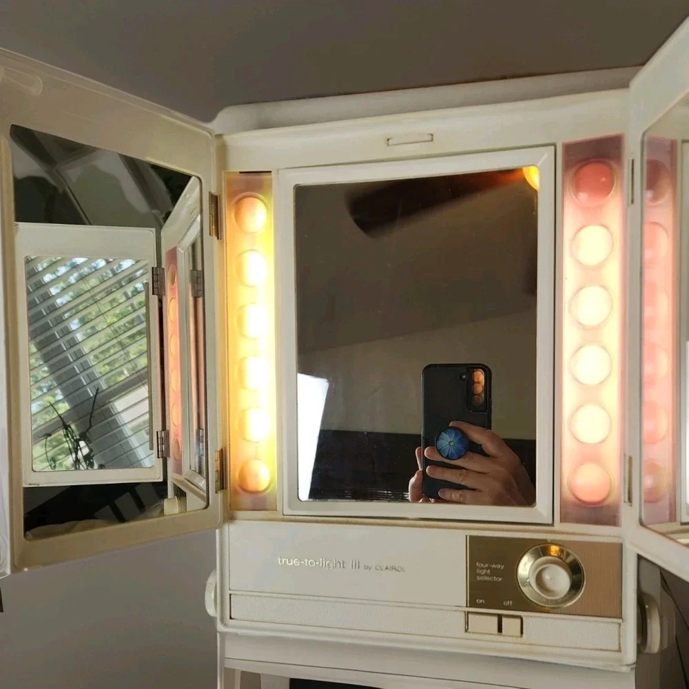 VTG 70s Clairol True-To-Light III Folding Portable Lighted Make-up Mirror Works!